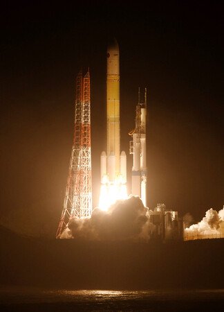 火星衛星探査機「ＭＭＸ」を搭載したＨ３ロケット１０号機の打ち上げ＝２０日未明、鹿児島県の種子島宇宙センター