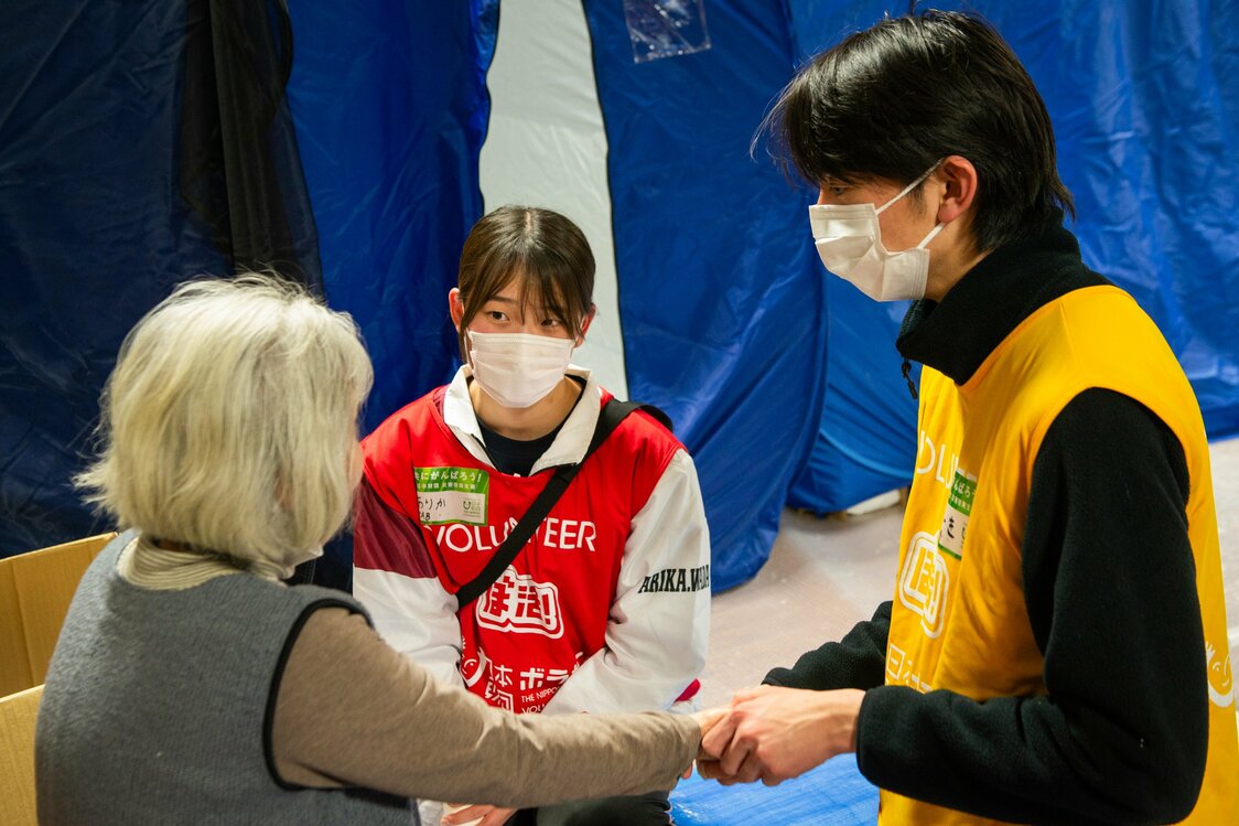 第三者の学生相手だと話が弾む。その体験談に真剣に耳を傾ける