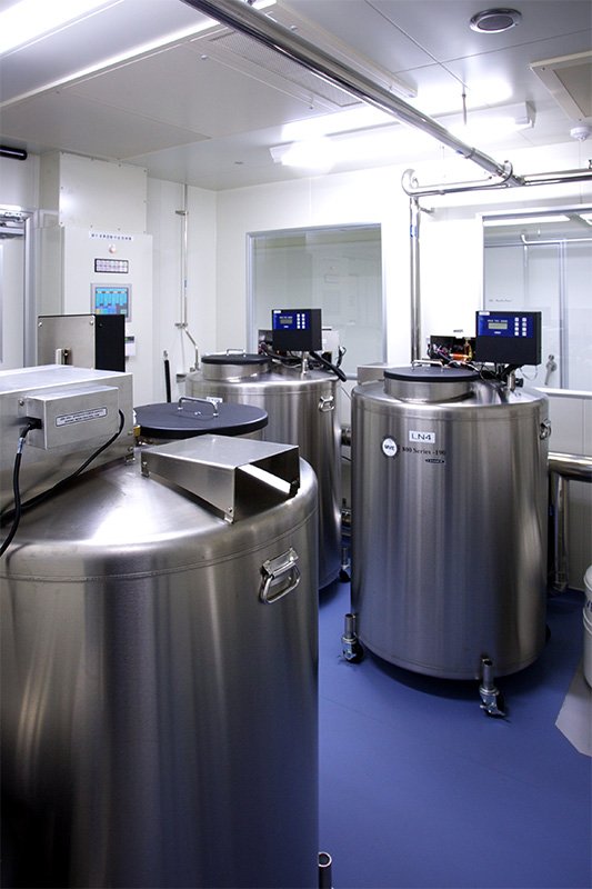 Depósito para almacenar las células iPS del Centro para el Tratamiento de Células iPS del Laboratorio de Investigación de Células iPS de la Universidad de Kioto. (Fotografía facilitada por el propio centro)