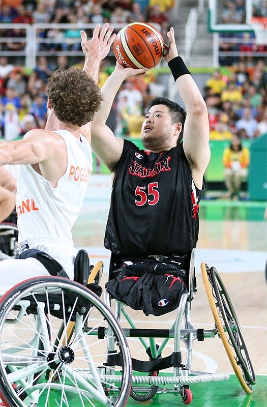 リオ五輪の男子1次リーグ・オランダ戦、シュートを決める香西宏昭＝2016年9月10日、ブラジル・リオデジャネイロ/ 時事