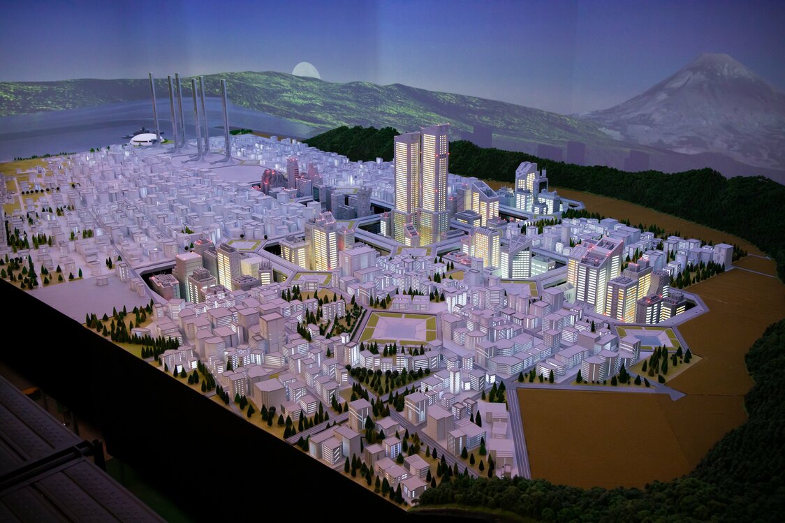 巨大都市・第3新東京市が地下に沈むシーンは圧巻　©khara