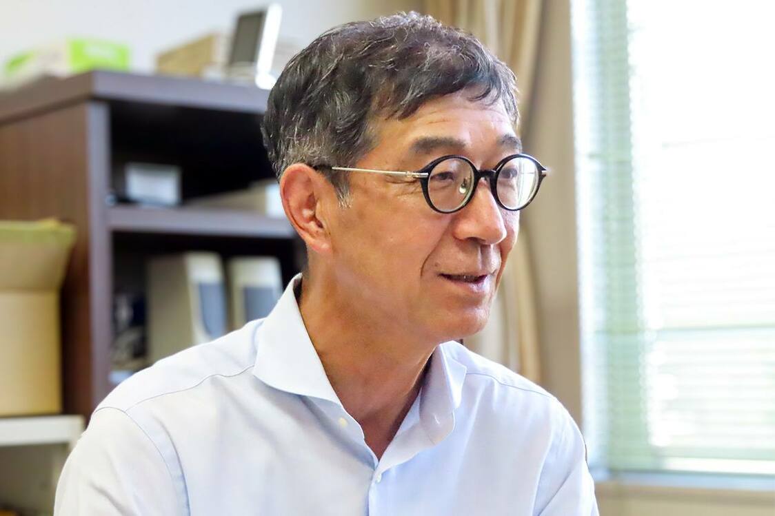 Iwahara Akihiko, director ejecutivo de la Asociación de Empleadores de Aichi, incidió en la necesidad de mejorar en lo posible el entorno escolar de los niños extranjeros.