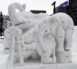 Международный конкурс снежных скульптур 40-го Снежного фестиваля (1989 г.). Композиция команды из Таиланда