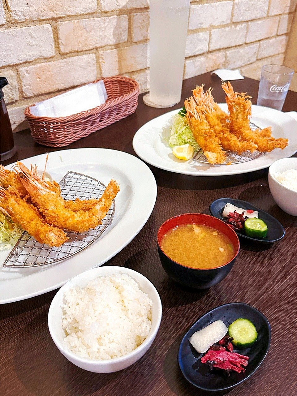 炸虾套餐，腌菜也很美味