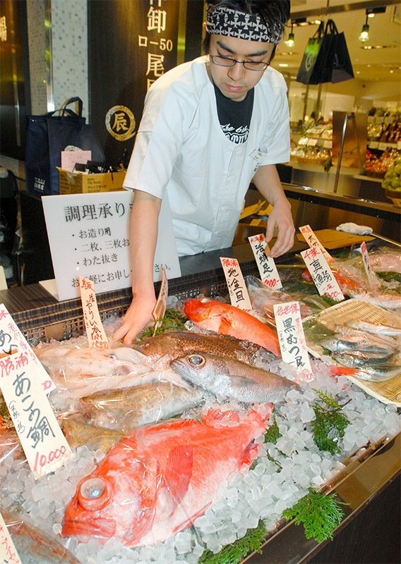 “西武涩谷店”地下食品商场的生鲜卖场(东京都涩谷区)(时事社)