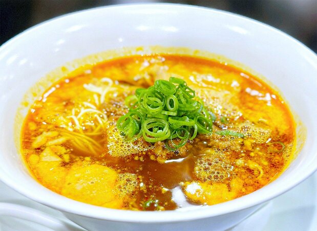 位于大塚的“创作面工房 鸣龙”的担担面，1200日元（摄影：山川大介）