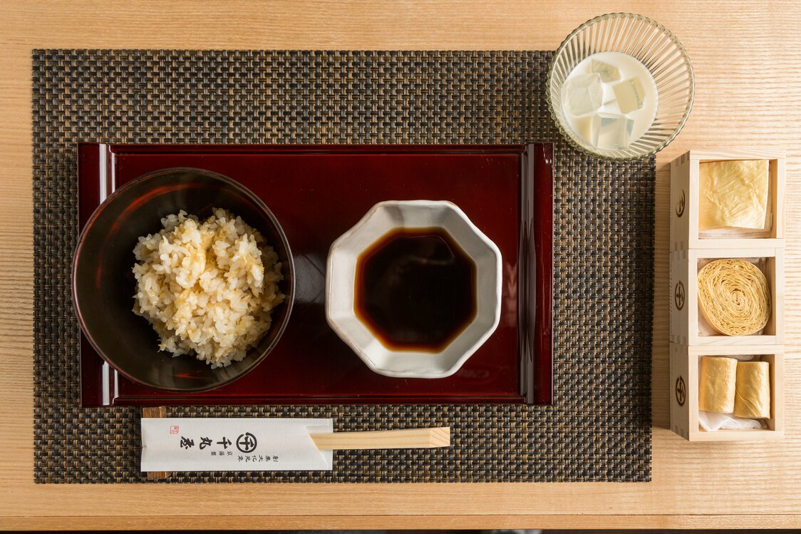 腐竹煮饭和豆浆琼脂甜点