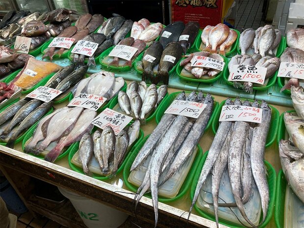 На подземном рынке в здании Амэёко Центр продаются продукты со всей Азии (© Джианни Симоне)