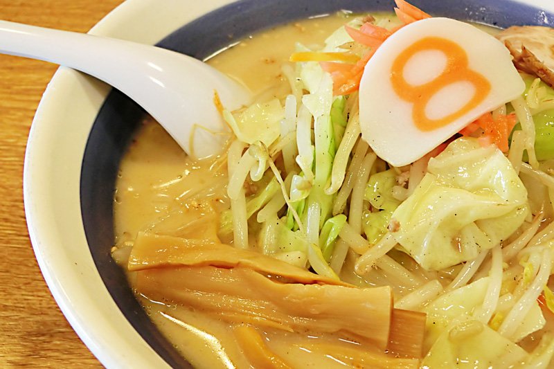 拉面有酱油、黄酱、猪骨等多种口味