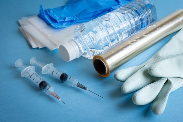 Products derived from naphtha. (© Pixta)