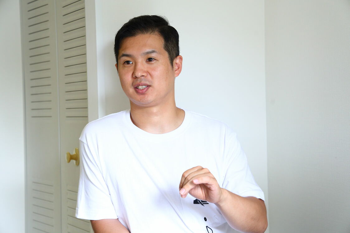 忙しさが増した妻の仕事を手伝う慶太さん