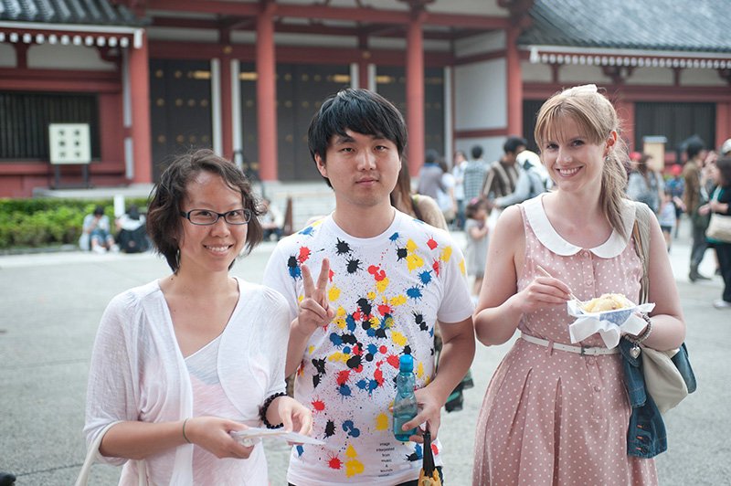 「浅草はにぎやかで、人がとにかく多い。三社祭で一番の見どころ？・・・とにかく子供神輿がかわいい！」アメリカ、韓国、ポーランドからやってきて、現在日本在住の3人組。
