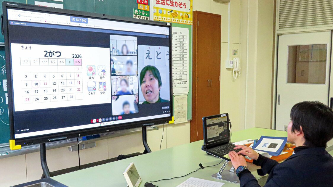 福冈市教委开始试行面向外国儿童开展远程授课（图片：田中圭太郎）
