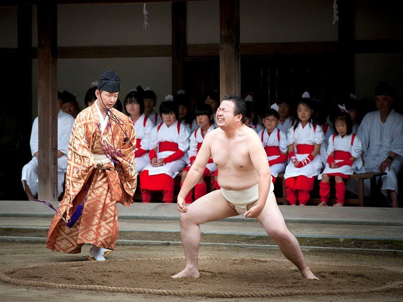 Hitorizumō: el “espíritu del arroz” combate con el famoso luchador Ichirikizan