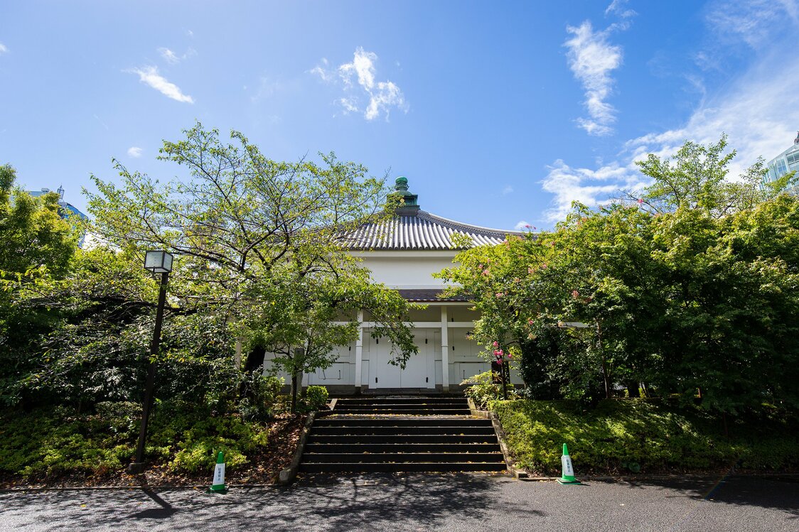 El repositorio de sutras también fue una donación del clan Tokugawa y ahora es patrimonio cultural material de Tokio.