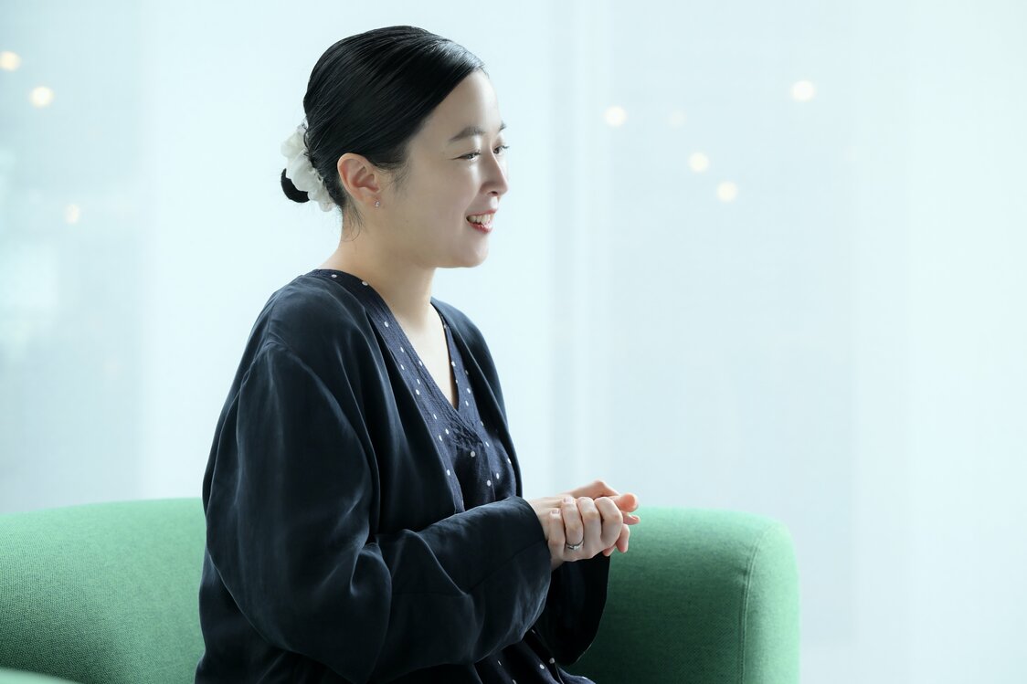“I break down my complex, tangled feelings one by one and question them.” (© Shinotsuka Yōko)