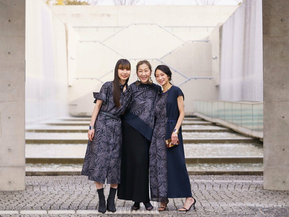 「自分のため、だけではない　そんな服に出会える場所」のコンセプトフォト（大島紬コレクション）