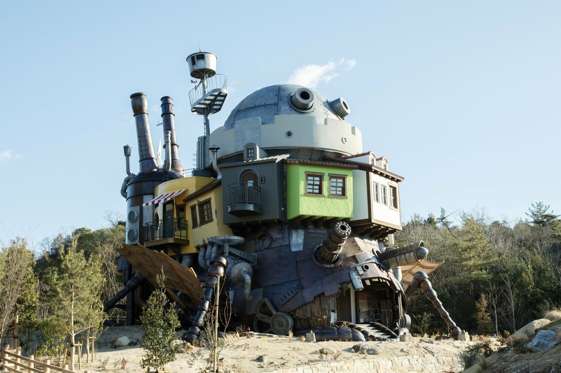 El castillo ambulante puede moverse un poco y expulsa vapor. © Studio Ghibli