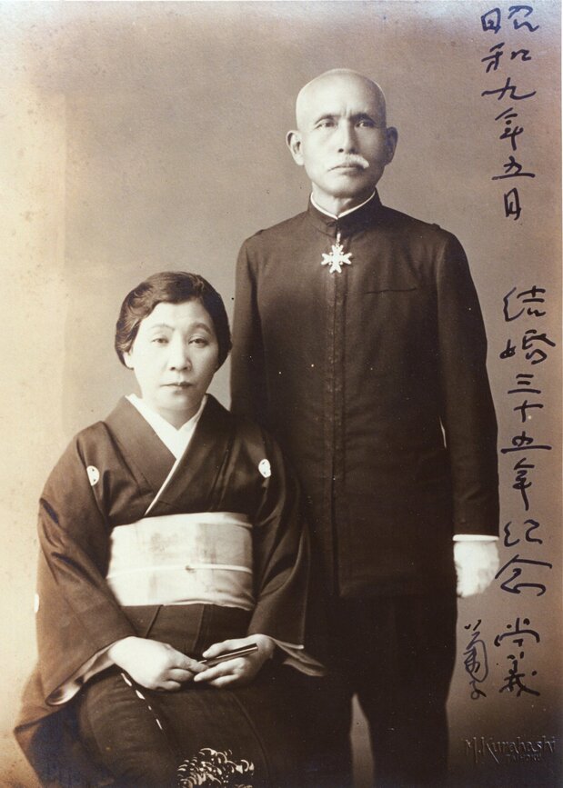 小川尚義・結婚35周年記念写真(愛媛人物博物館提供)