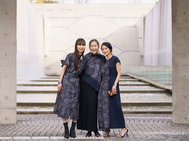 「自分のため、だけではない そんな服に出会える場所」のコンセプトフォト(大島紬コレクション)