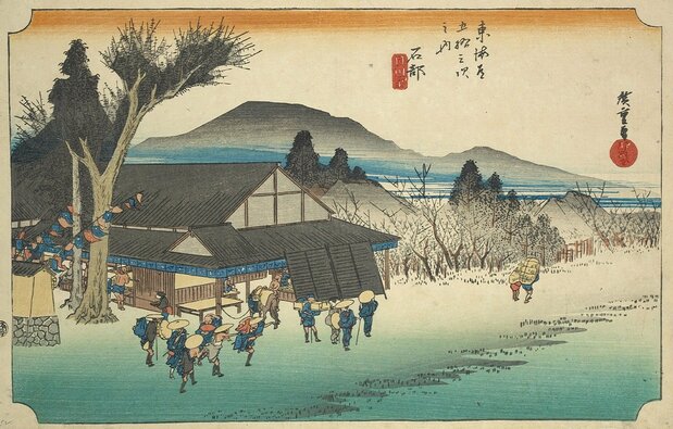 歌川广重《东海道五十三次》之《石部 目川之里》。石部(滋贺县湖南市)是第51个驿站,图片左下方描绘了一边跳伊势舞一边走在前往伊势神宫路上的人们(纽约公共图书馆藏)
