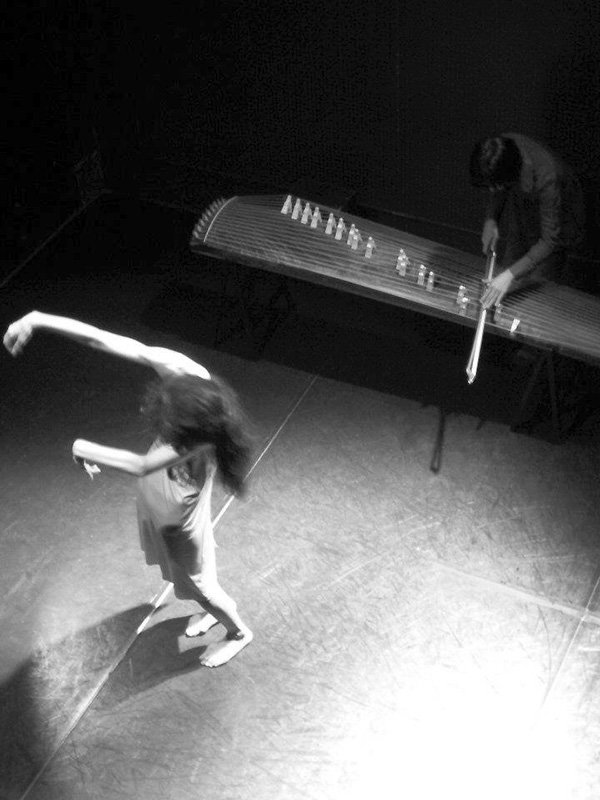 17-string koto player Ryo performing with Butō dancer Mei Momoko. (© takebothfaces)