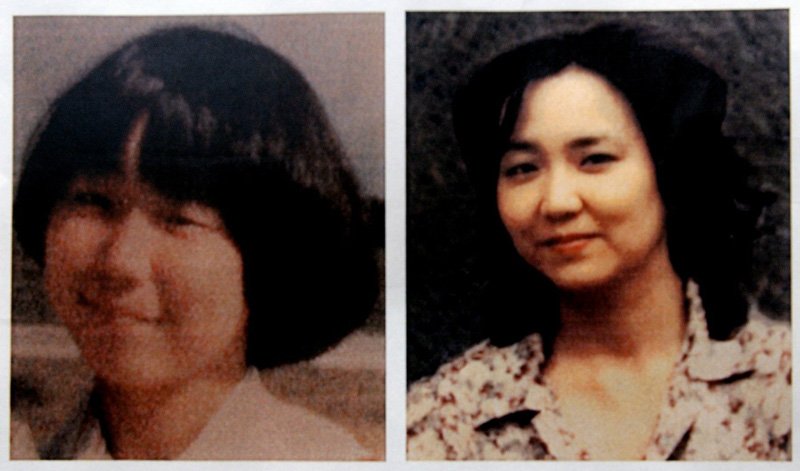 Una fotografía de Yokota Megumi con 13 años tomada alrededor de un mes antes de su abducción en 1977 (a la izquierda) y una foto publicada en 2012 de una mujer que se cree es Yokota a la edad de unos 20 años, tomada en Corea del Norte. (© Jiji)