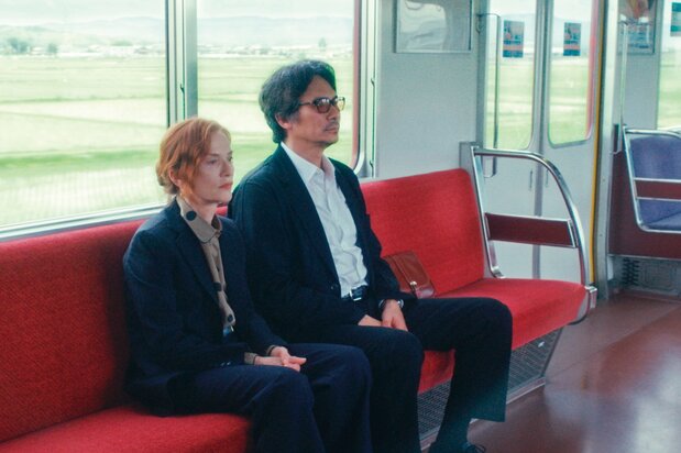 旅の魅力が詰まった映画。移動手段も飛行機、タクシー、船、電車とさまざま © 2023 10:15! PRODUCTIONS / LUPA FILM / BOX PRODUCTIONS / FILM IN EVOLUTION / FOURIER FILMS / MIKINO / LES FILMS DU CAMELIA