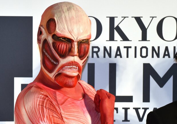 Shingeki no kyojin (Ataque a los titanes) en la alfombra roja de la ceremonia de apertura del 27.º Festival Internacional de Cine de Tokio - 23 de octubre de 2014 (AFP).