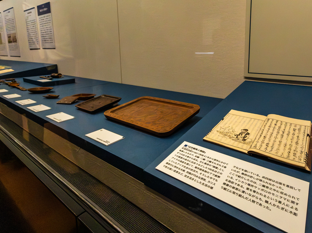 Artesanía ainu de los últimos años del shogunato. (Colección del Museo Conmemorativo de Matsuura Takeshirō)