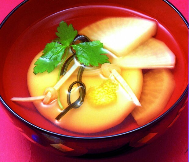 出处：农林水产省 我们的乡土料理 芜菁煮年糕（山口县）