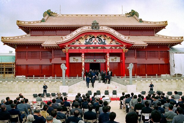 首里城は太平洋戦争中の沖縄戦で焼失。本土復帰20年を記念して、1992年に正殿・北殿が復元された(時事)