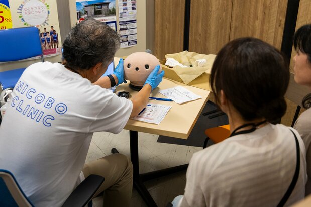 En el encuentro con los fans se inauguró la Nicobo Clinic, un sistema de control de la salud que permite detectar problemas con el robot antes de que se produzcan.
