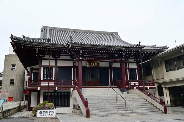 鷹狩を終えた将軍一行は、寺院などで休憩や食事を取った。その御膳所の一つが観音寺(荒川4丁目)で、土地名産の「三河島菜」を献上していたという