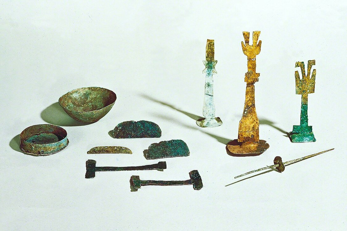 Gilt bronze miniatures of weaving implements and other objects from Sites 1, 5, and 22. (Courtesy of Munakata Taisha)