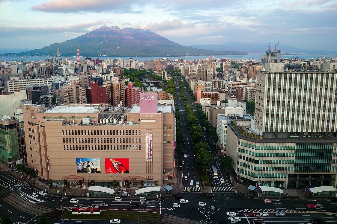 観覧車から見下ろす鹿児島市と桜島　©李琴峰