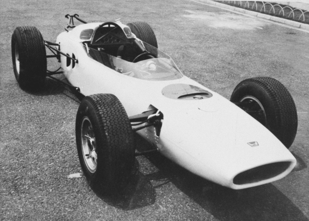 本田技研が発表したわが国初の本格的F1レースカー、「RA271」。1964年8月の西ドイツGPでデビューした＝1964年7月15日（共同）
