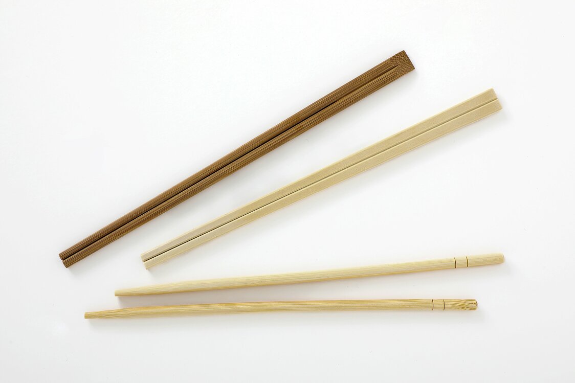 大量生產的免洗竹筷，其原材料多為間伐材或木材餘料（PIXTA）