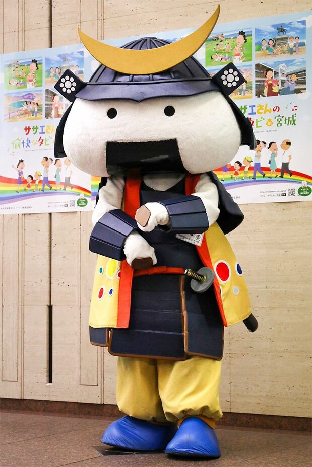 宫城县仙台市旅游吉祥物“饭团丸”。它的面部造型酷似宫城县饭团,头戴伊达政宗样式的新月头盔(图片:时事社)