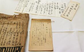デビュー作「二銭銅貨」の草稿など乱歩が遺した資料(東京・立教大学/時事)