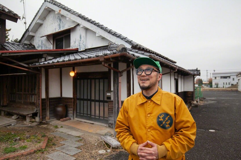 大熊站在古民居前,考虑着如何改造空置房并向社区开放。最近,关于利用“老奶奶咖啡馆”开展社会实践的咨询越来越多