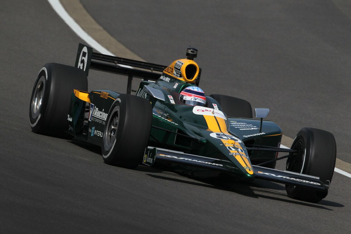 2010年、KVレーシングからインディカーシリーズにデビュー。17戦中わずか8完走という成績に終わった　写真：松本浩明