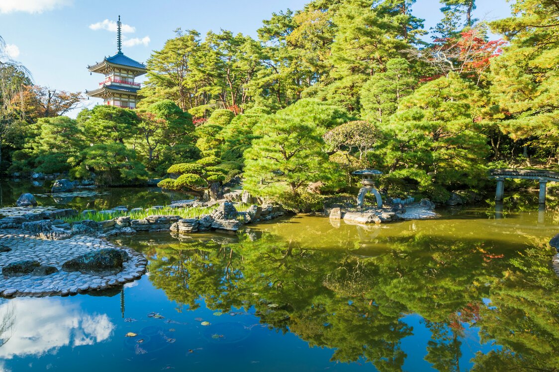 El jardín de paseo circular con estanque del templo Rinnōji. (Fotografía por cortesía de la Asociación Internacional de Turismo y Convenciones de Sendai)