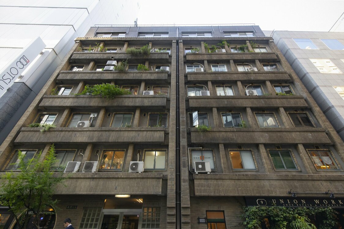 銀座で昭和の記憶をとどめる奥野ビルと306号室を守る人々