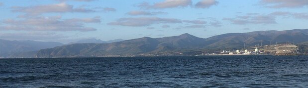 The Tomari Nuclear Power Station (right foreground), with Kamoenai just visible some 16 kilometers further up the Shikotan Peninsula. (© Matsumoto Sōichi)