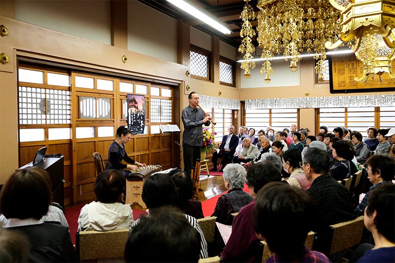 Quand la force du « shakuhachi » mène à Fukushima : la passion du musicien américain Bruce Huebner