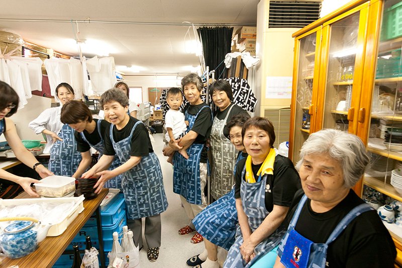 祭りを陰で支えた女性たち