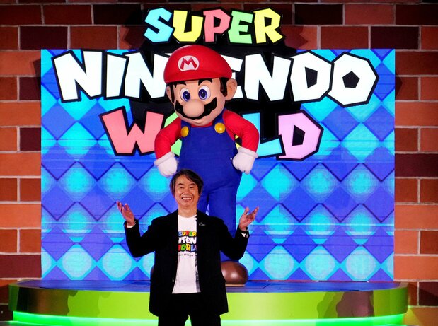 Создатель Марио Сигэру Миямото на мероприятии, посвящённом открытию Super Nintendo World в Universal Studios Hollywood, 15 февраля 2023 г. (© Sthanlee B. Mirador/Sipa USA via Reuters Connect)