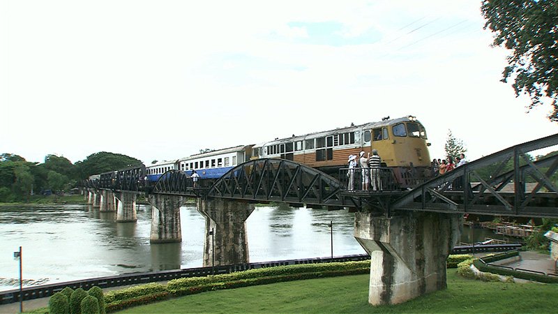 現在のクワイ河鉄橋。タイの観光スポットとなっている