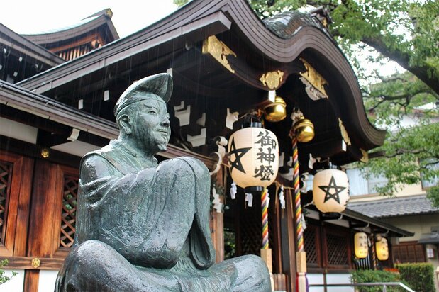 The main hall of Abe no Seimei Shrine in Kyoto. (© Pixta)